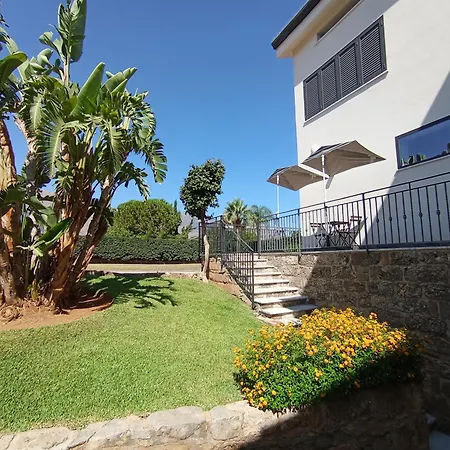 Casa Di Lele Carini
